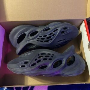adidas Men's foam runners!